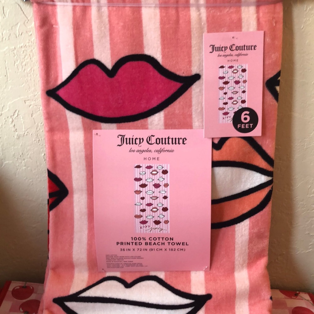 NWT Juicy Couture Lip Printed Beach Towel